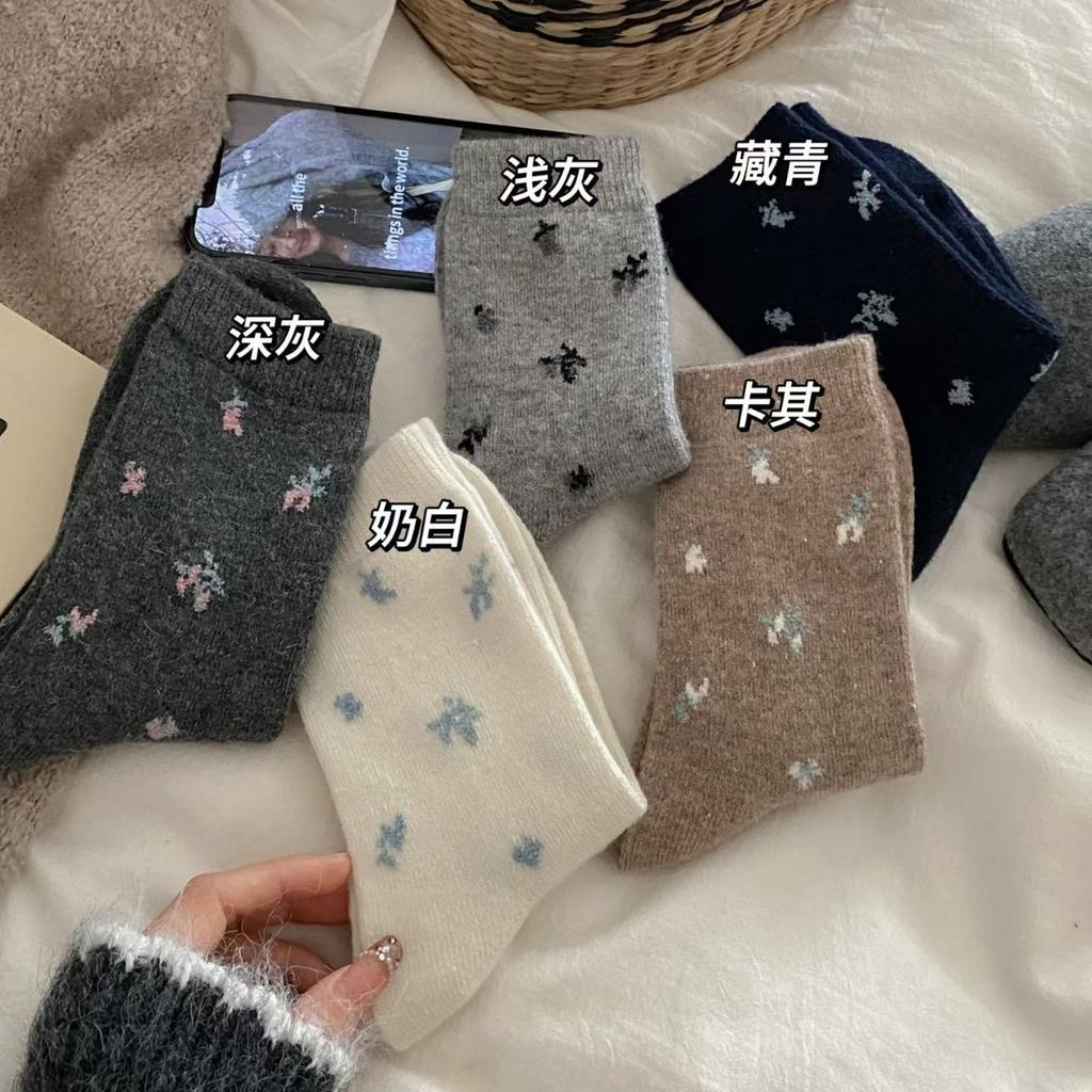Retro Small Floral Wool Socks Heat Storage And Warmth Boneless Wool Stacking Socks Medium Tube Korean College Style