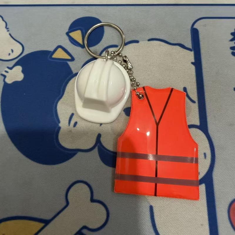 1Pc Creative Vest And Safety Helmet Shaped Keychain Night Travel Reflective Warning Sign Pendant For Backpack Accessories