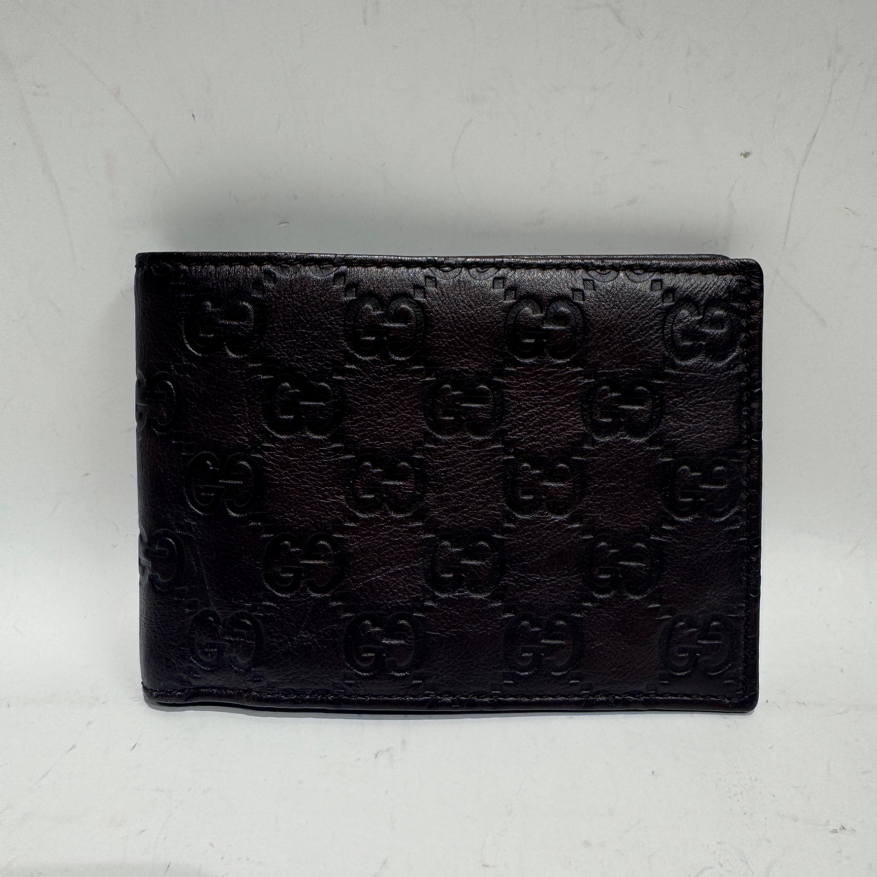 [Pre-Owned] Monogram Logo Embossed Leather Bi-Fold Wallet - Very Good #53A5OG ONE SIZE