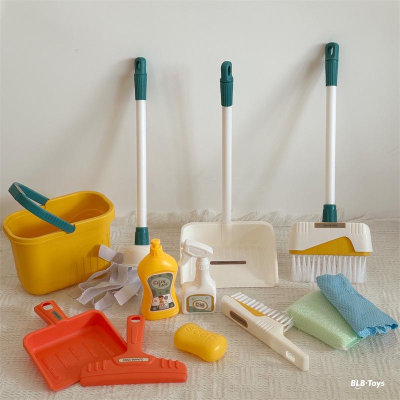 Children's Pretend Play Cleaning Toy Set - Sweeping Robot & Tools