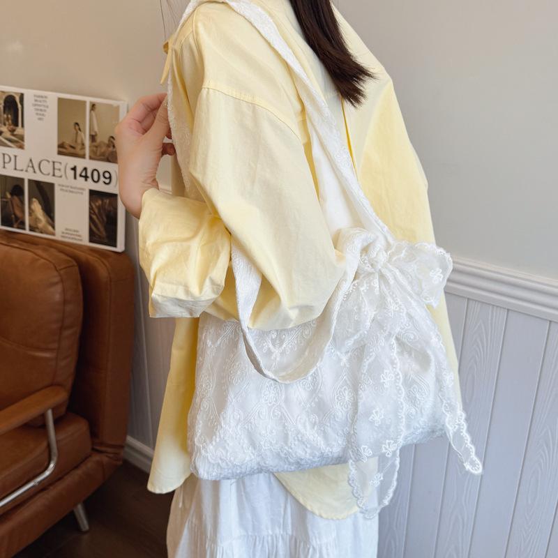 Commuting Lazy and Fresh Korean Version Tote Bag Women's Large-capacity Versatile Lace Premium Sense Casual Shoulder Bag