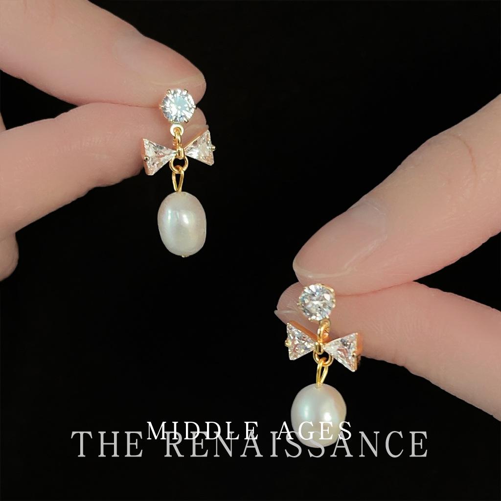 

Freshwater Pearl Bow Zircon Stud Earrings Light Luxury French Earrings Sweet Ear Jewelry