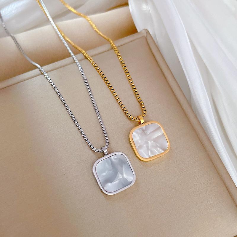 Fritillary Square Personalized Minimalist Furnace Real Gold Necklace Female Collarbone Chain