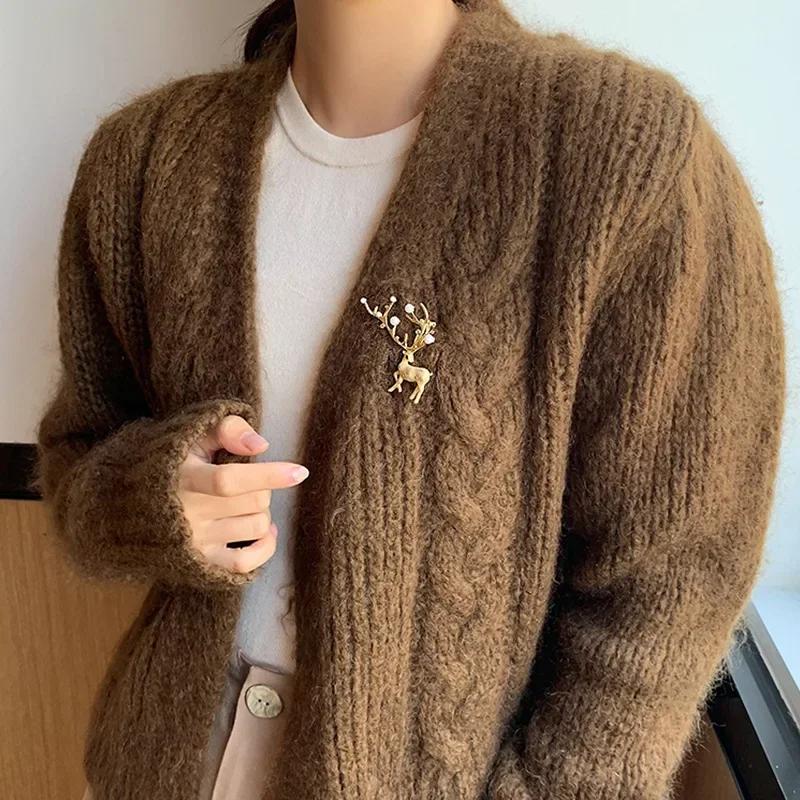 Women Fashion Newest Deer Shape Brooch High-end Temperament Pearl Brooch Exquisite Niche Design Suit Accessories Christmas Gift
