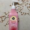 Feuchtigkeitsspendendes Duschgel für die 20er Jahre mit Rosen-Kirschblüten-Duft
