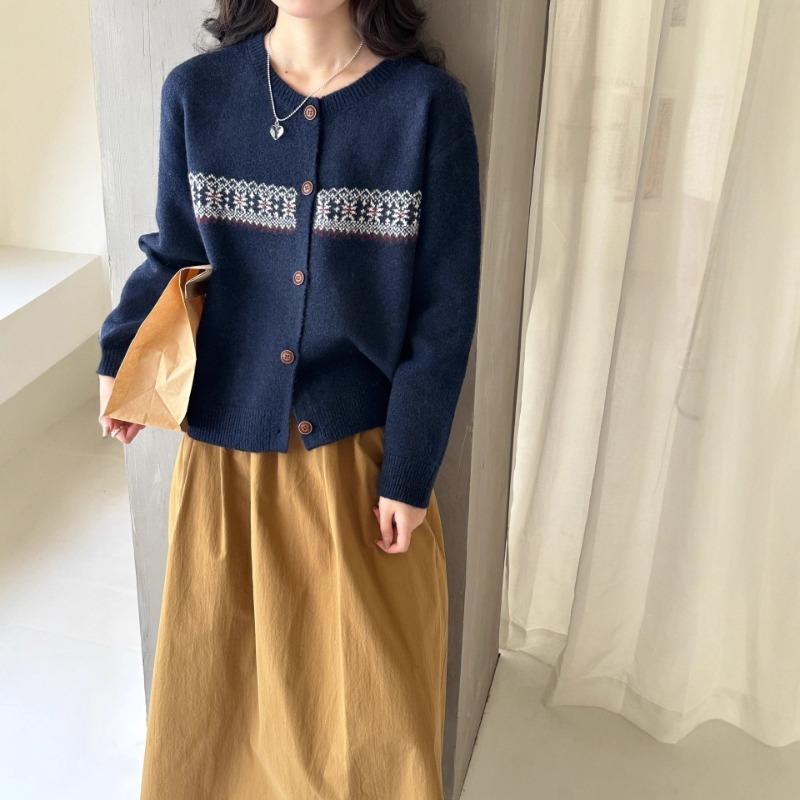 Autumn and Winter New Top Jacket Retro Jacquard Knitted Cardigan Women's Long-sleeved Fair Island Women's Sweater