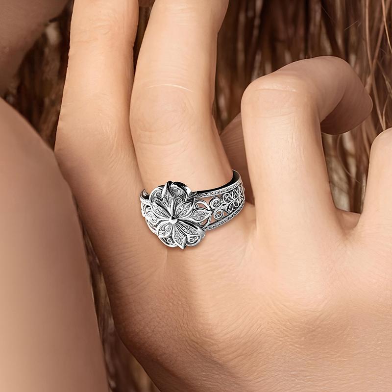 Huitan Gorgeous Women Ring Aesthetic Flower Engraved Design Trendy Accessories for Party Wedding Charming Chic Jewelry Lady Gift