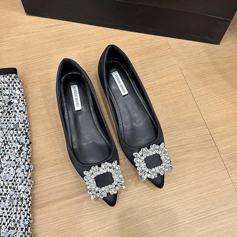 

French pointed commuter single shoes women s spring and autumn 2025 new shallow mouth versatile rhinestone square buckle temperament flat botto 33