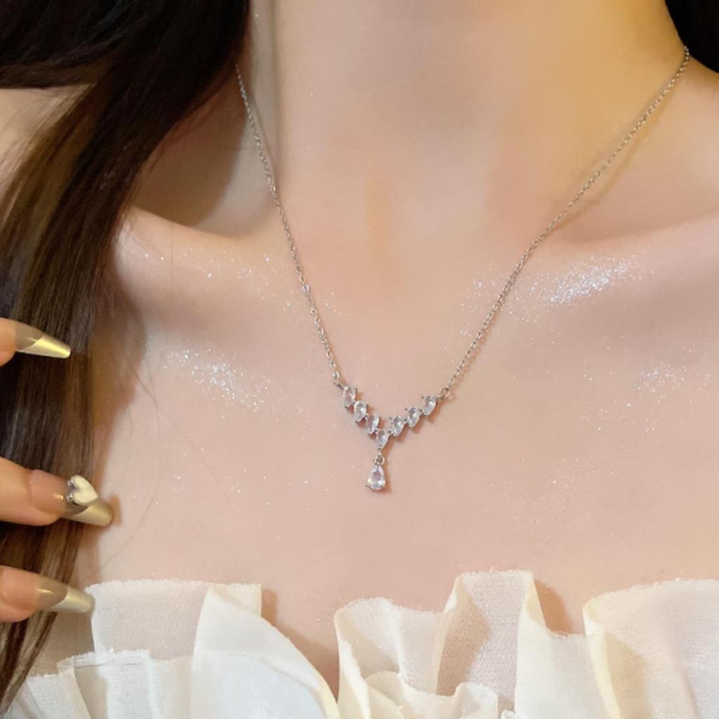 Exquisite V-Shaped Zirconia Clavicle Necklace – Sparkling, Fairy-Inspired Accessories for Women
