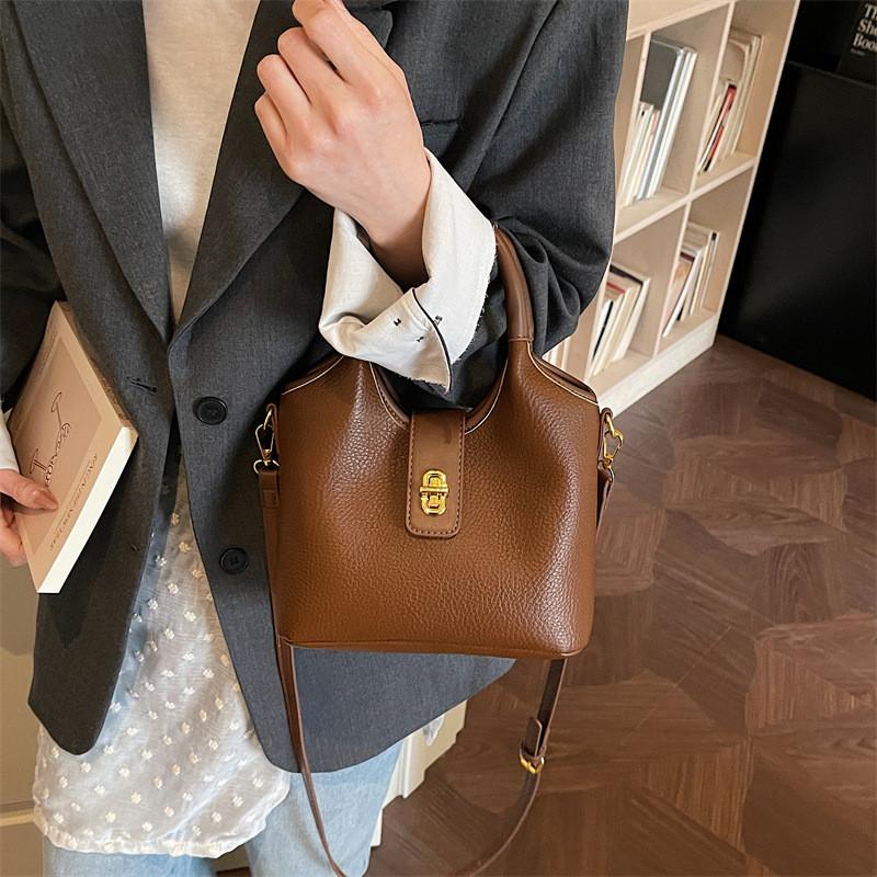 Sophisticated Pu Water Bucket Shoulder Bag With Lined Interior For Womens Casual Outfits