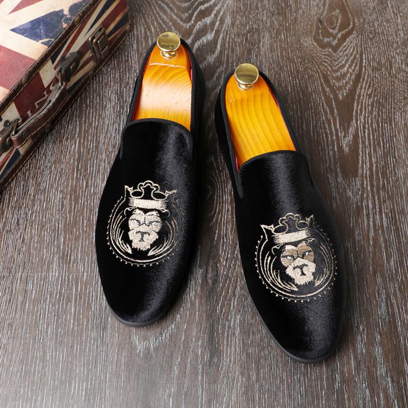 

Новые бархатные туфли из лакированной кожи с вышивкой для мужчин, слипоны, лоферы, мокасины, для вечеринки, свадьбы, выпускного бала, повседневные, zapatillas hombre 38