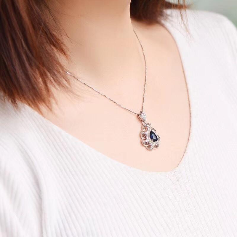 Temperament Drop -Shaped Imitation Sapphire Zircon Pendant Necklaces For Women Fashion Hollow Out Classical Jewelry Gifts