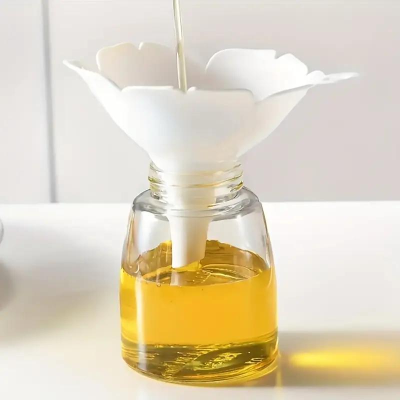 1pc Cute Cherry Blossoms Mini Plastic Gel Foldable Style Funnel Hopper Kitchen Tool Kitchen Funnel