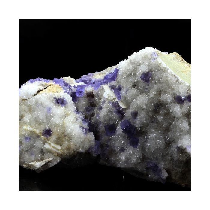 Pierres et Minéraux. Fluorite + Baryte + Quartz. 4902.0 ct. La Cabaña, Berbes, Asturias, Espagne.