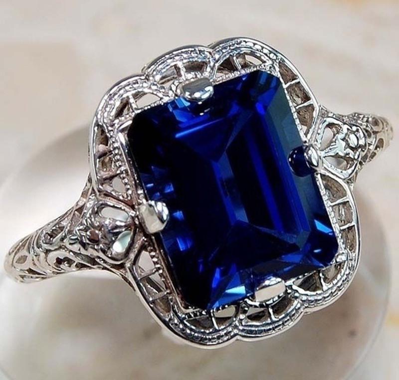 Gorgeous Blue Vintage Ring With Timeless Sapphire Design For Women