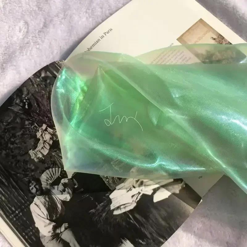 Buntes glitzerndes Netzgewebe Illusionäre Farbfotografie Hintergrund Transparentes Gaze-Kleid Performance-Kleidung Stoff