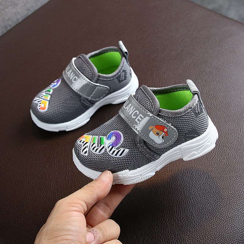 Solid bottom 0-1-3 year old baby breathable mesh shoes boys and girls sports shoes summer soft sole non-slip baby toddler shoes