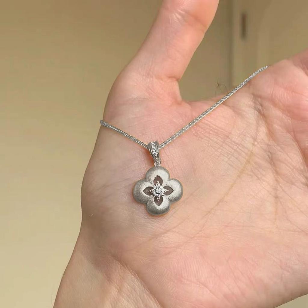 Buchi Wind! Vintager Medieval Brushed Four-Leaf Clover Necklace Women'S Retro Light Luxury Niche High-End Clavicle Chain