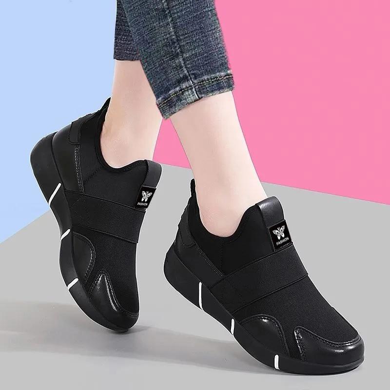 Black Women's Sports Shoes Breathable One-Step Casual Walking Shoes Soft Sole Lightweight Mom Shoes Flat Floor Shoes