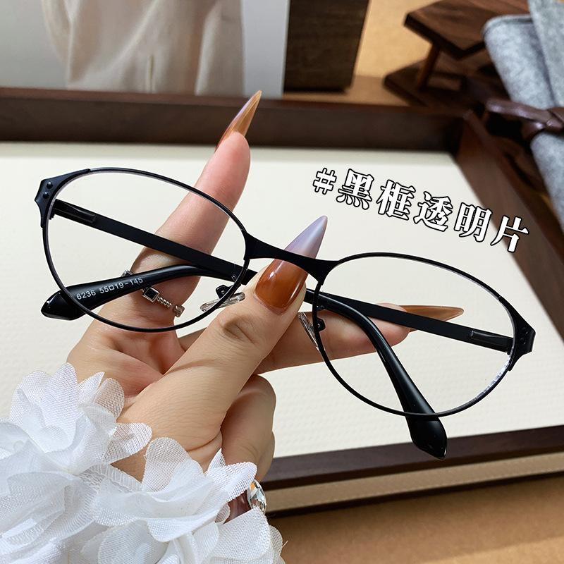 

2026New vintage metal old money style cat-eye sunglasses for women, trendy and face-slimming, popular online, high-end internet celebrity sunglasses Black Frame Transparent S