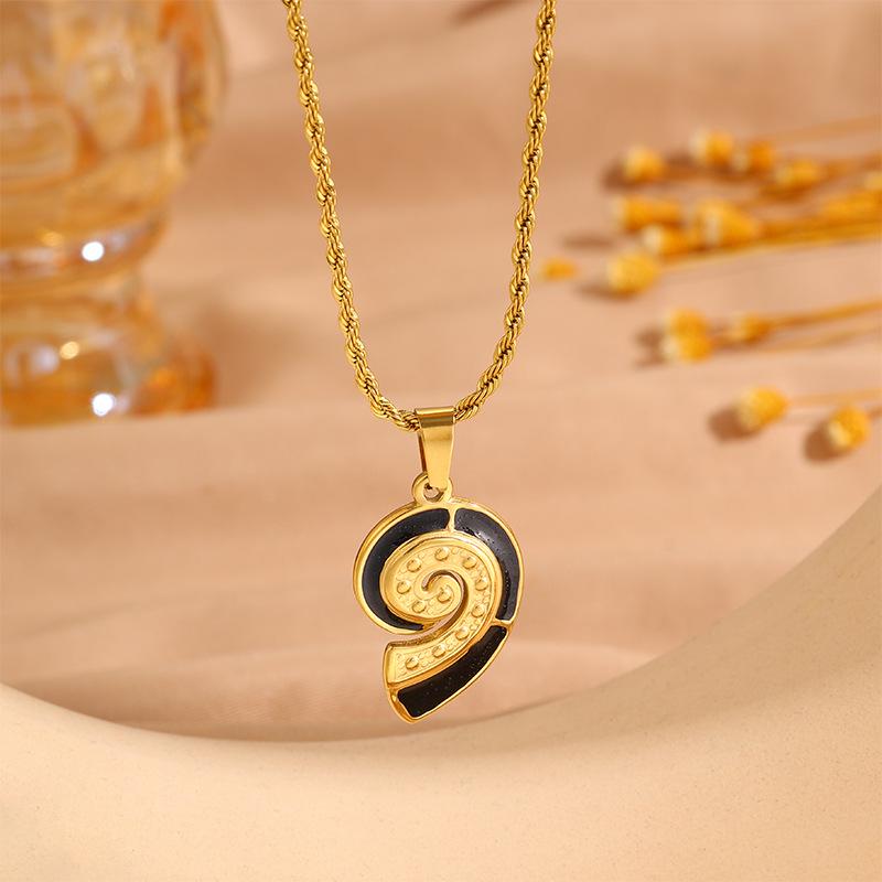 Vintage Ocean Seashell Stainless Steel Clavicle Necklace for Women - High-End Titanium Jewelry