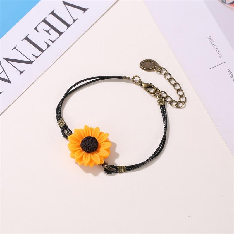 Korean version of small fresh daisy bracelet literary fan leather rope student girl cute sunflower retro bracelet small daisy