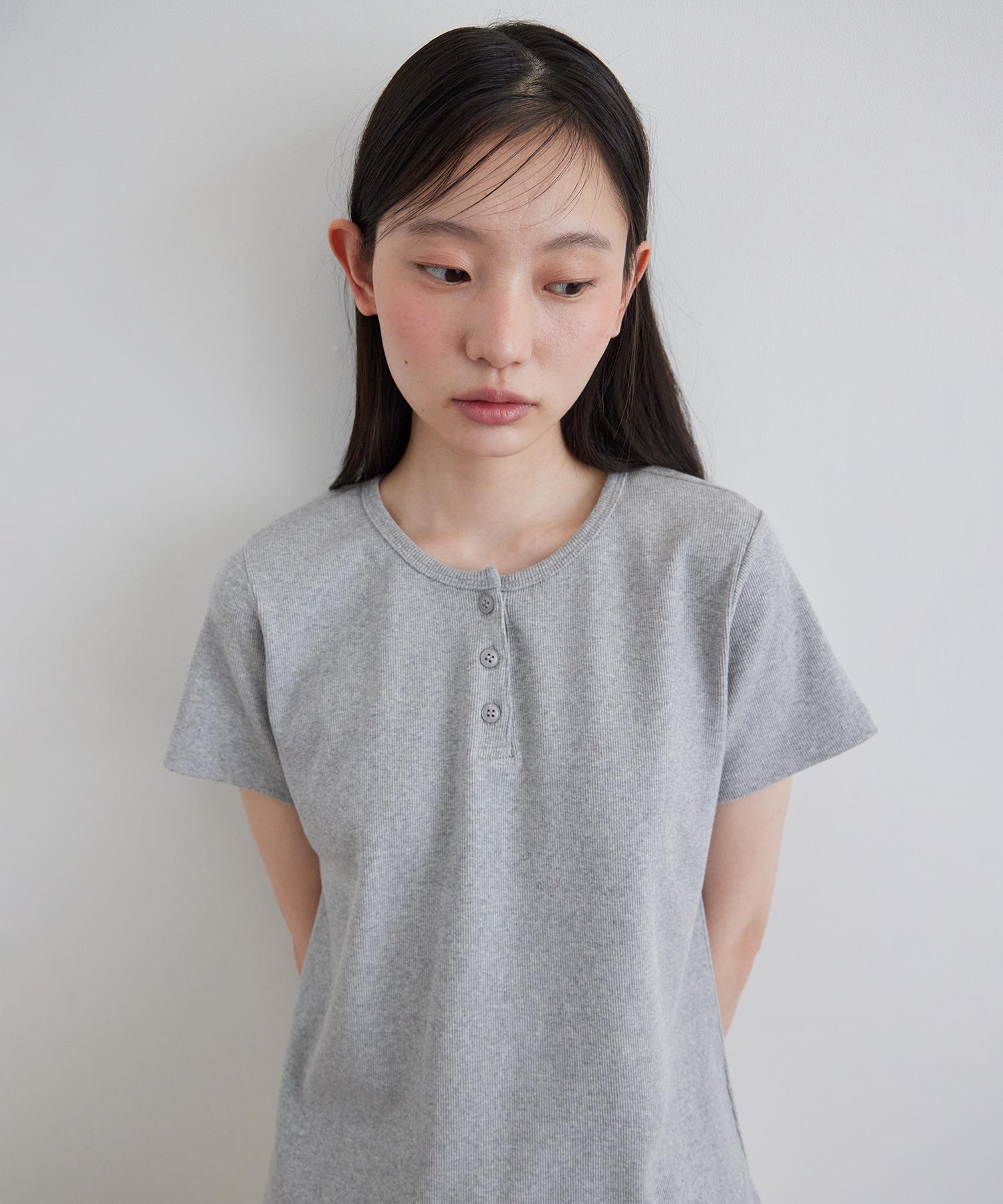 Step Around Henley Short Sleeve T-Shirt_Grey