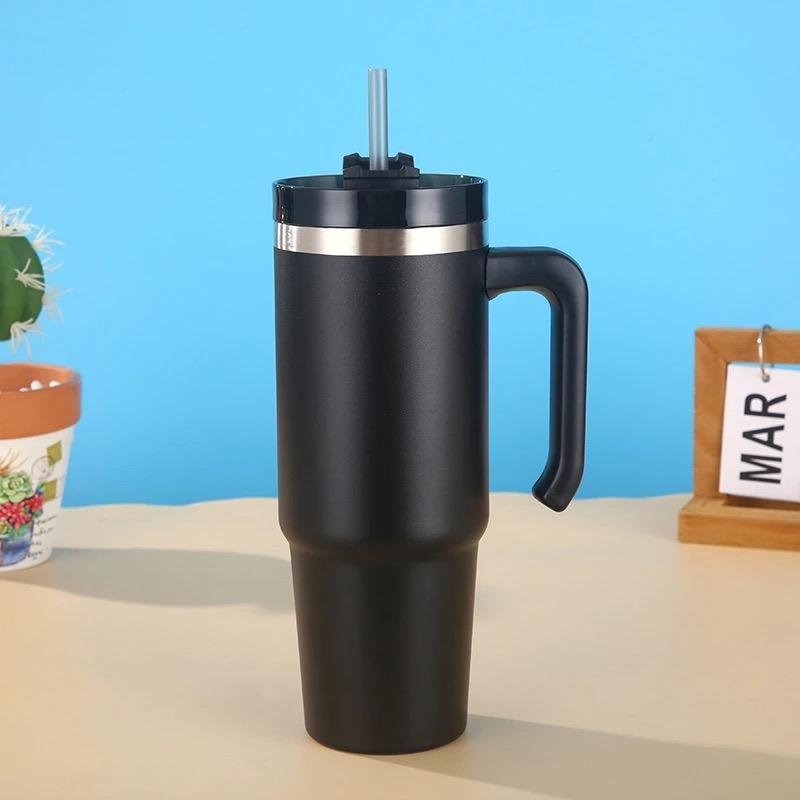 20oz/30oz Stainless Steel Thermos Mug With Straw Car Insulated Cup Tumbler for Outdoor Sports Keeps Cold and Heat Thermal Mug