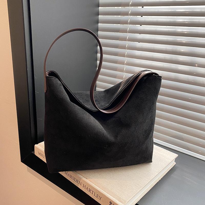 Lazy wind large capacity commuter bag Korean niche suede matte retro bucket bag versatile shoulder messenger bag women