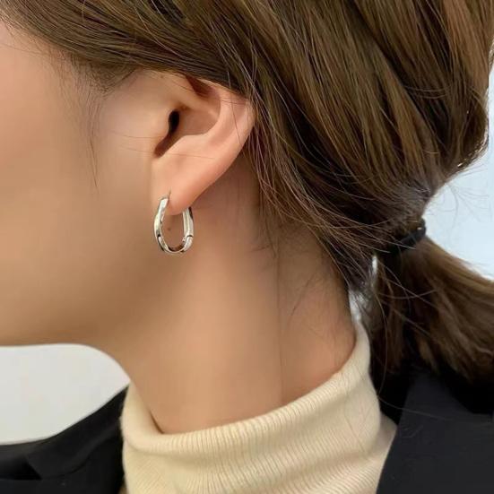 1 Pair Women Earrings No-Blocking Ear Buckle Stable Fit Twist Earrings Circle Design Mirror Polished Hoop