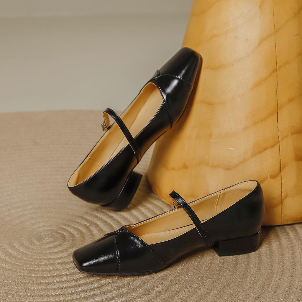 Retro Mary Jane women's shoes with low heels in the autumn of 2025, the new models are huge and good-looking, versatile, light mouth, square