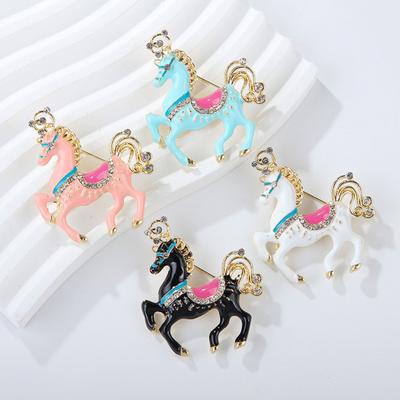Broche Alliage de Zinc Émail Pin Cheval de Carrousel Pin avec Strass Incrustés Selle Crinière Manteau Sac Chapeau Écharpe Accessoire