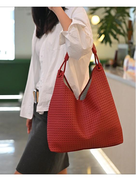Korean Style Women's Fashion Tote Bag: Trendy, Versatile Shoulder and Commuter Bag for Women and Children
