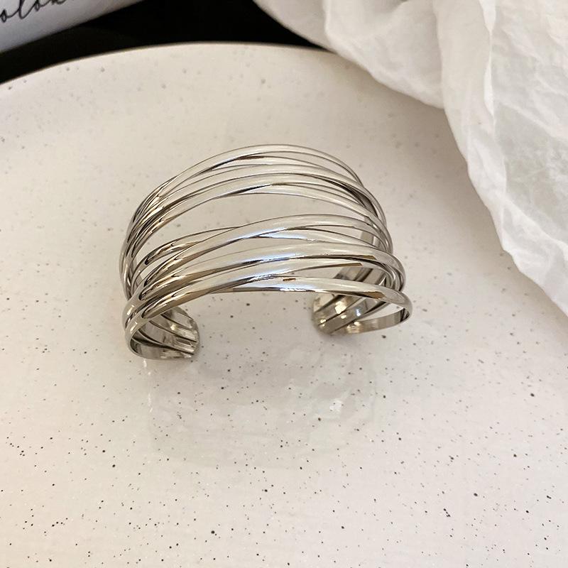 European-American Geometric Metallic Open Bangle: Simple, Versatile, Niche Design Bracelet