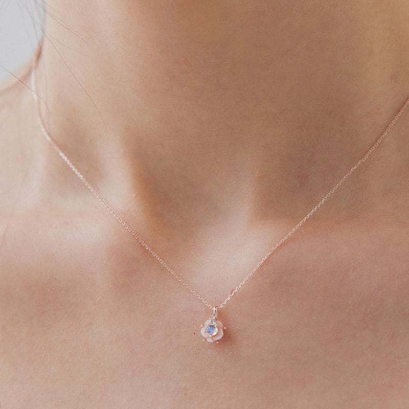 

OR D`OR Natural Mother-of-Pearl Flower Necklace baby pink
