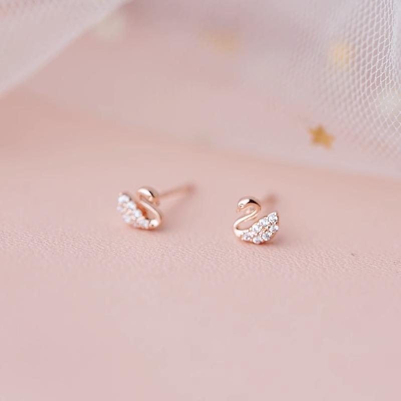 Náušnice s labutími náušnicemi Dámské lehké luxusní výklenek design Sense Flash Diamantové náušnice Roztomilé studentské dívčí náušnice