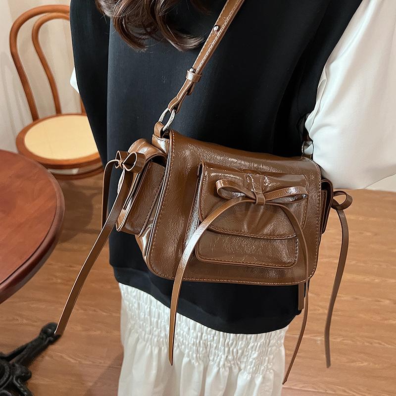 2025 autumn new bow shoulder armpit bag niche high-end commuter portable shoulder crossbody small square bag