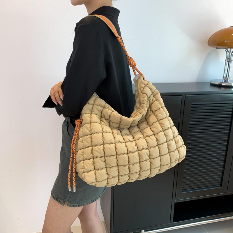 IELGY Diamond Embroidery Thread Cloud Bag Down Padded Jacket Bag Niche Pleated One-Shoulder Korean Version Cross-Body Large-Capac