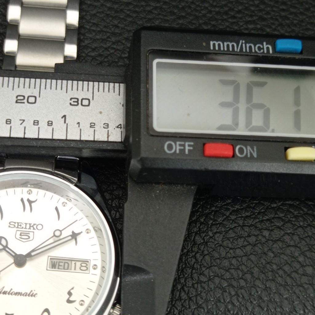 VINTAGE REFURBISHED SEIKO 5 AUTOMATIC JAPAN MENS SILVER DIAL WATCH a446151-1