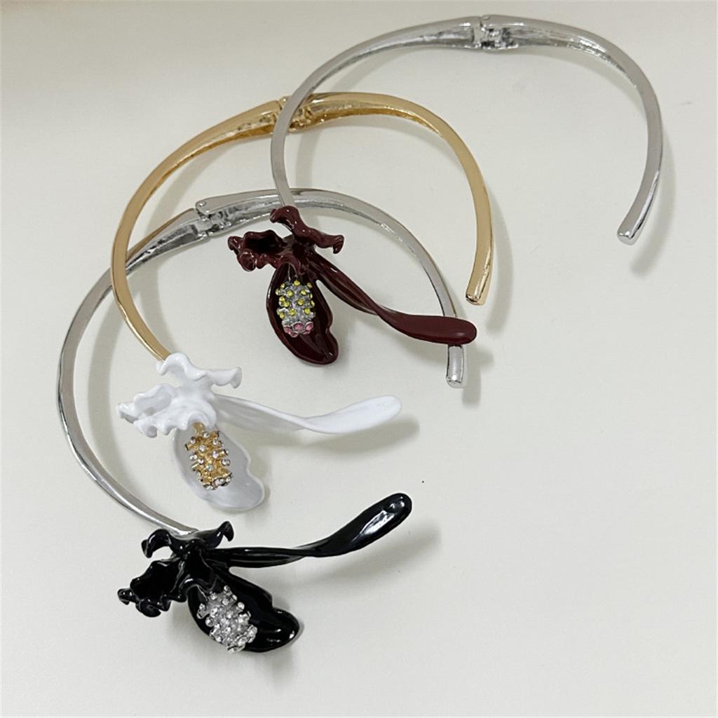 Tooxika Heavy Duty Vintage Metal Enamel Warbler Tail Flower Open Collar Fashion High Sense Choker Collarbone Chain