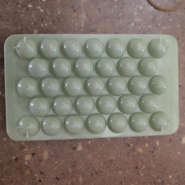 Round Ice Ball Mold with Lid - Plastic Ice Tray for Refrigerator