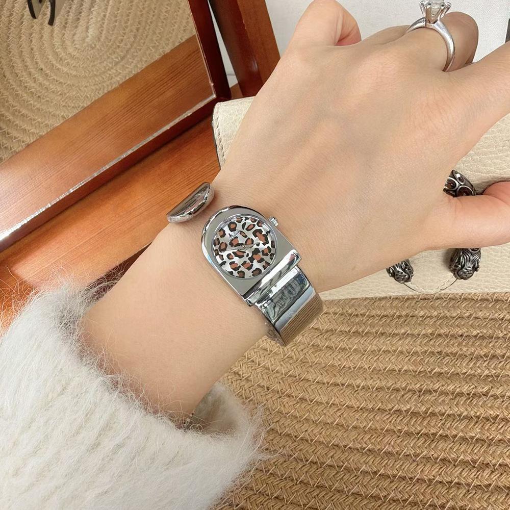 Personalized Fashion Retro Small Gold Watch Bracelet Watch Women'S Watch Women'S Watch