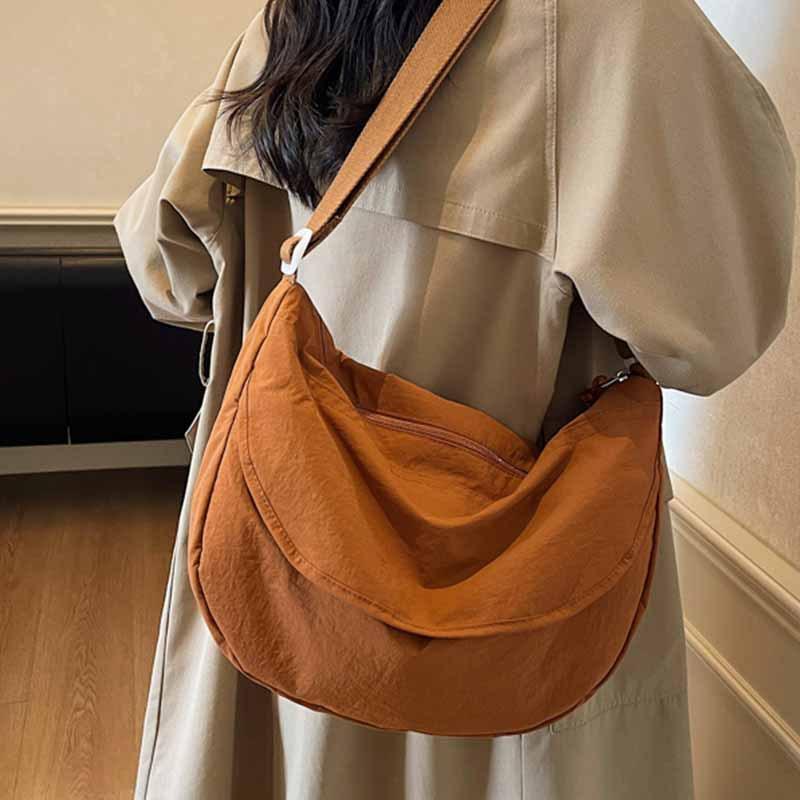 New Solid Color Women's Bag, Fashionable Lightweight Shoulder Bag, Simple and High-end, Casual Large-capacity Commuter Crossbody Dumpling Bag