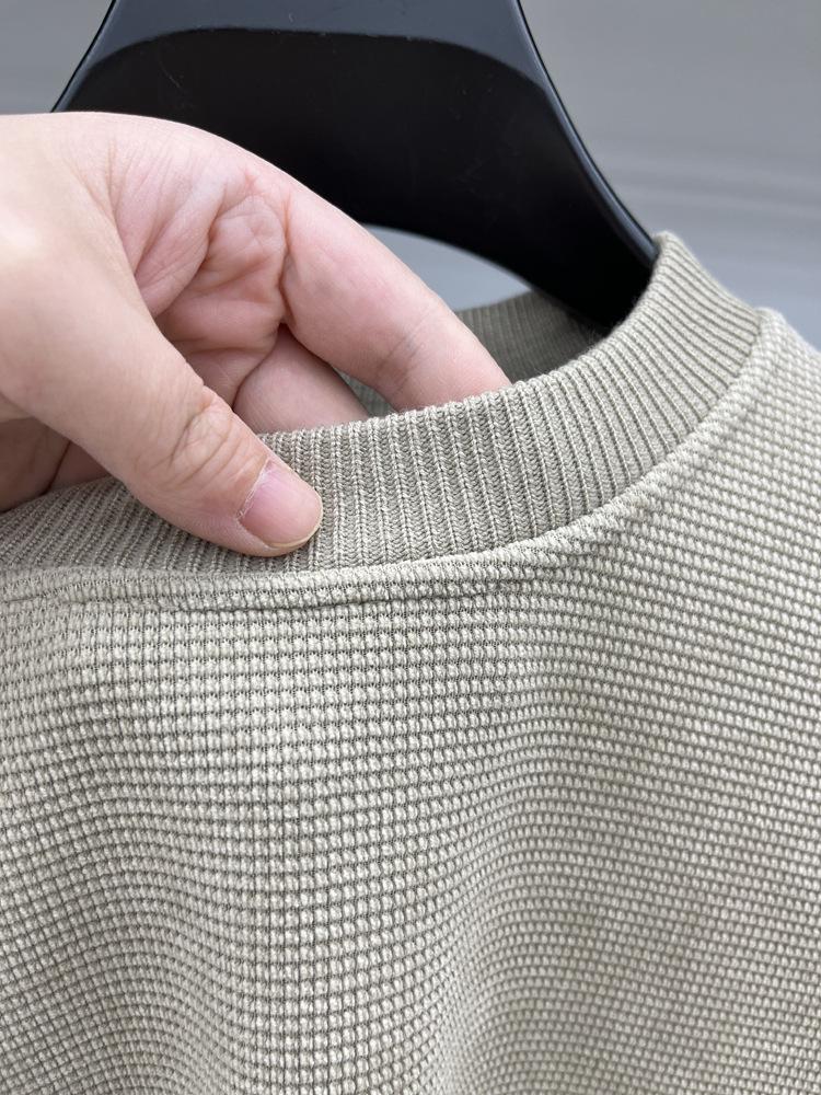 Men's Premium Fleece-Lined Sweatshirt: Warm, Thick, Solid Color, Round Neck, Long-Sleeve Base Layer for Autumn & Winter.