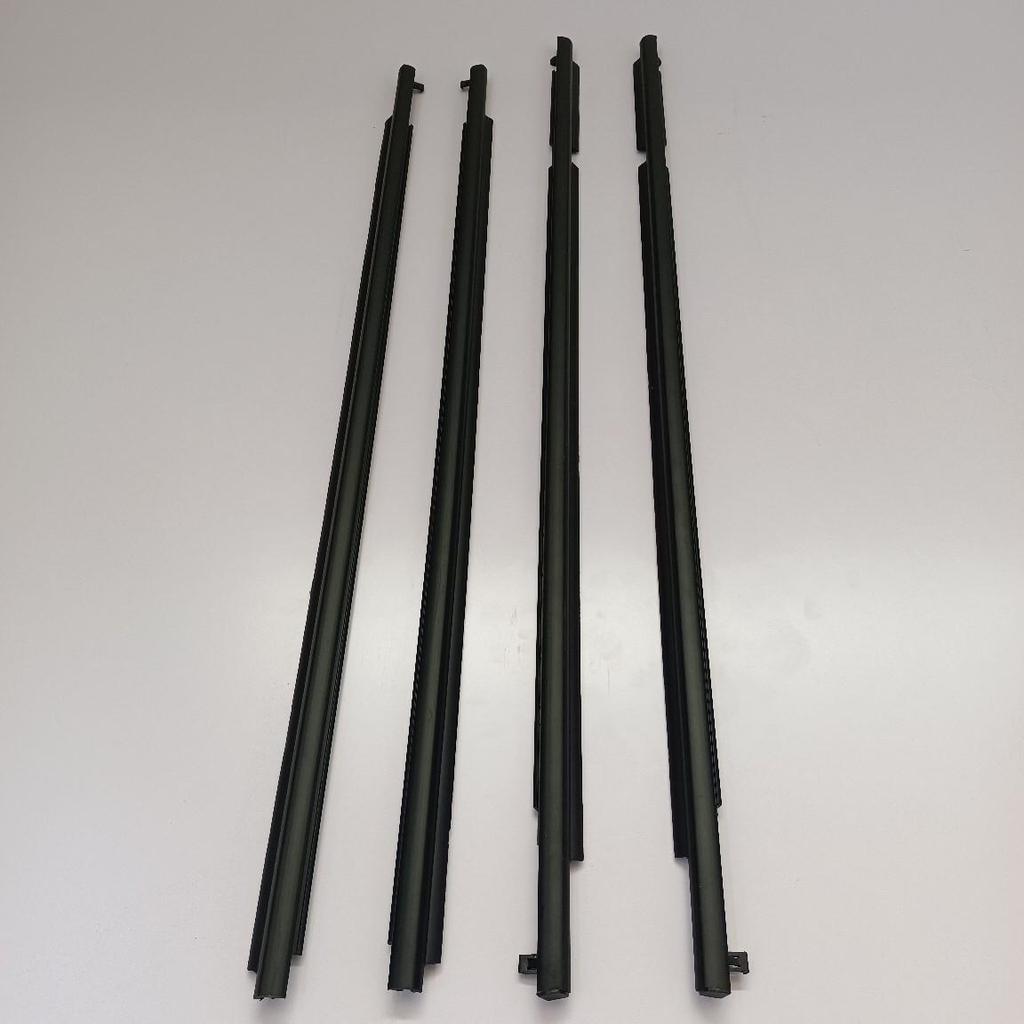 Toyota RAV4 2009-2013 Vnější přítlačná a těsnicí lišta skla okna