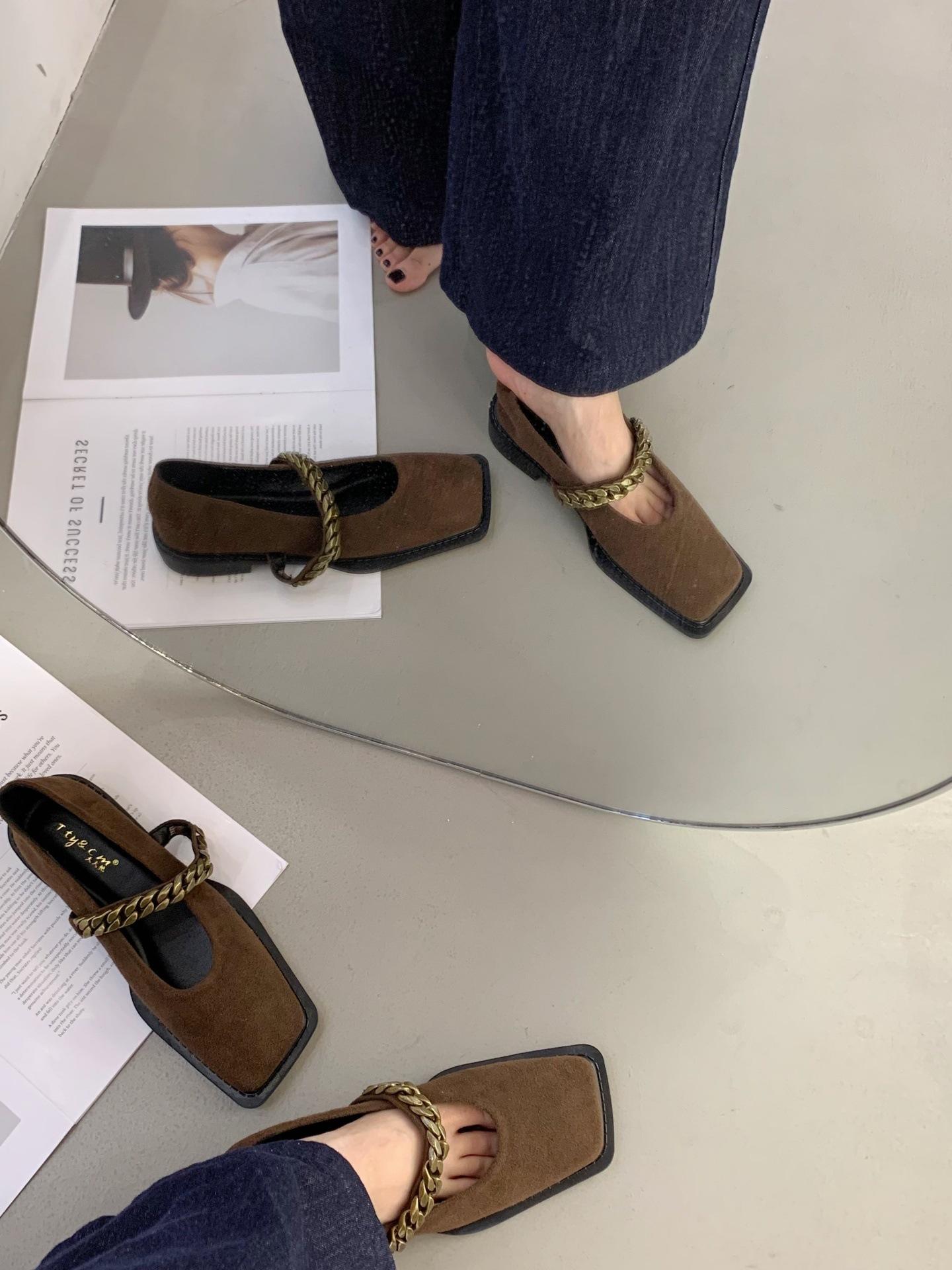 

2025 новые металлические цепочки квадратный носок ретро универсальные одинарные женские британские лоферы маленькие кожаные туфли женские весенне-осенние одинарные туфли 39