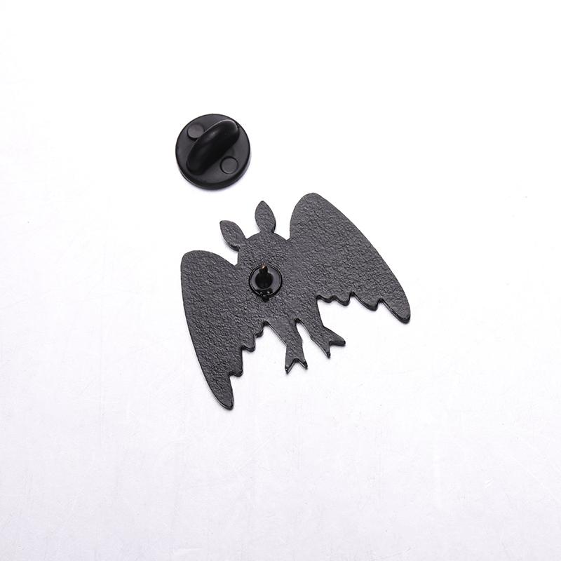 Mothman Emaille-Pins Benutzerdefiniert Rotes Auge Unsichtbare Kreatur Tier Broschen Anstecknadeln Punk Gothic Schmuck Geschenk für Freunde