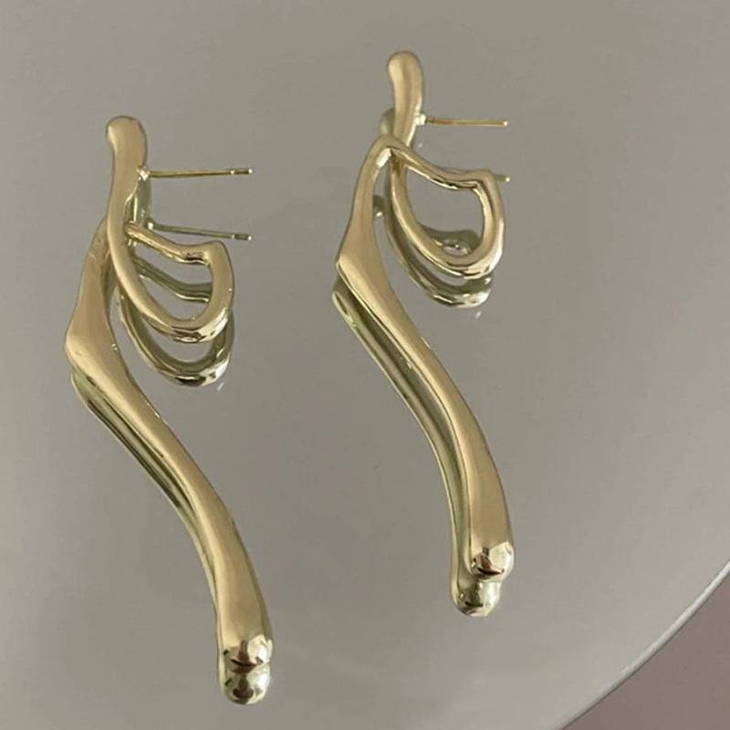 1Pc Fashion Pleated Earrings, Exaggerated Irregular Lines, Fashion Earrings