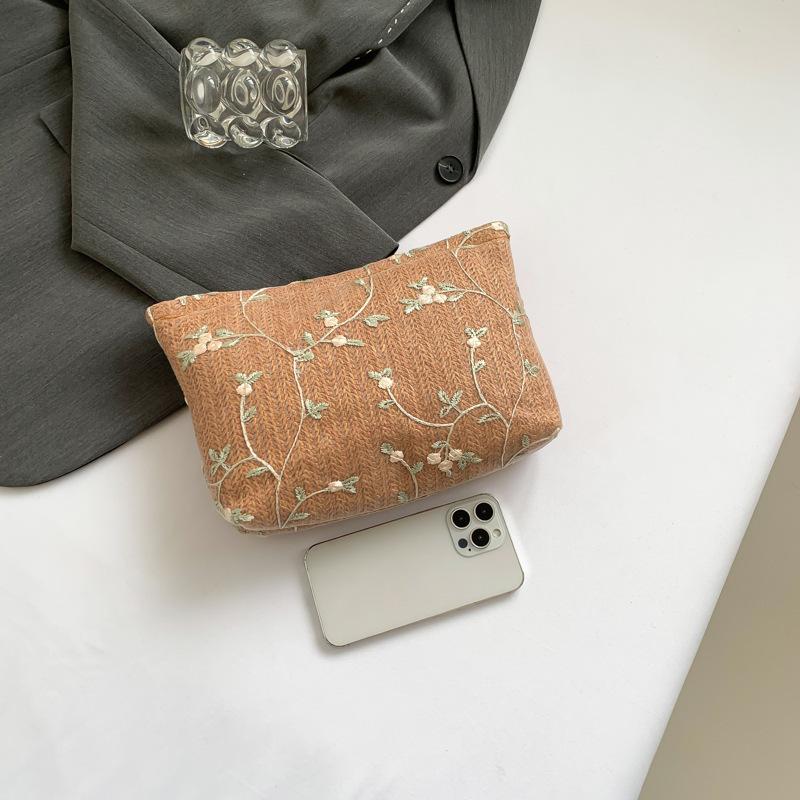 

Summer large-capacity bag women s bag 2025 woven embroidery new trendy fashion woven shoulder bag foreign style clutch bag коричневый