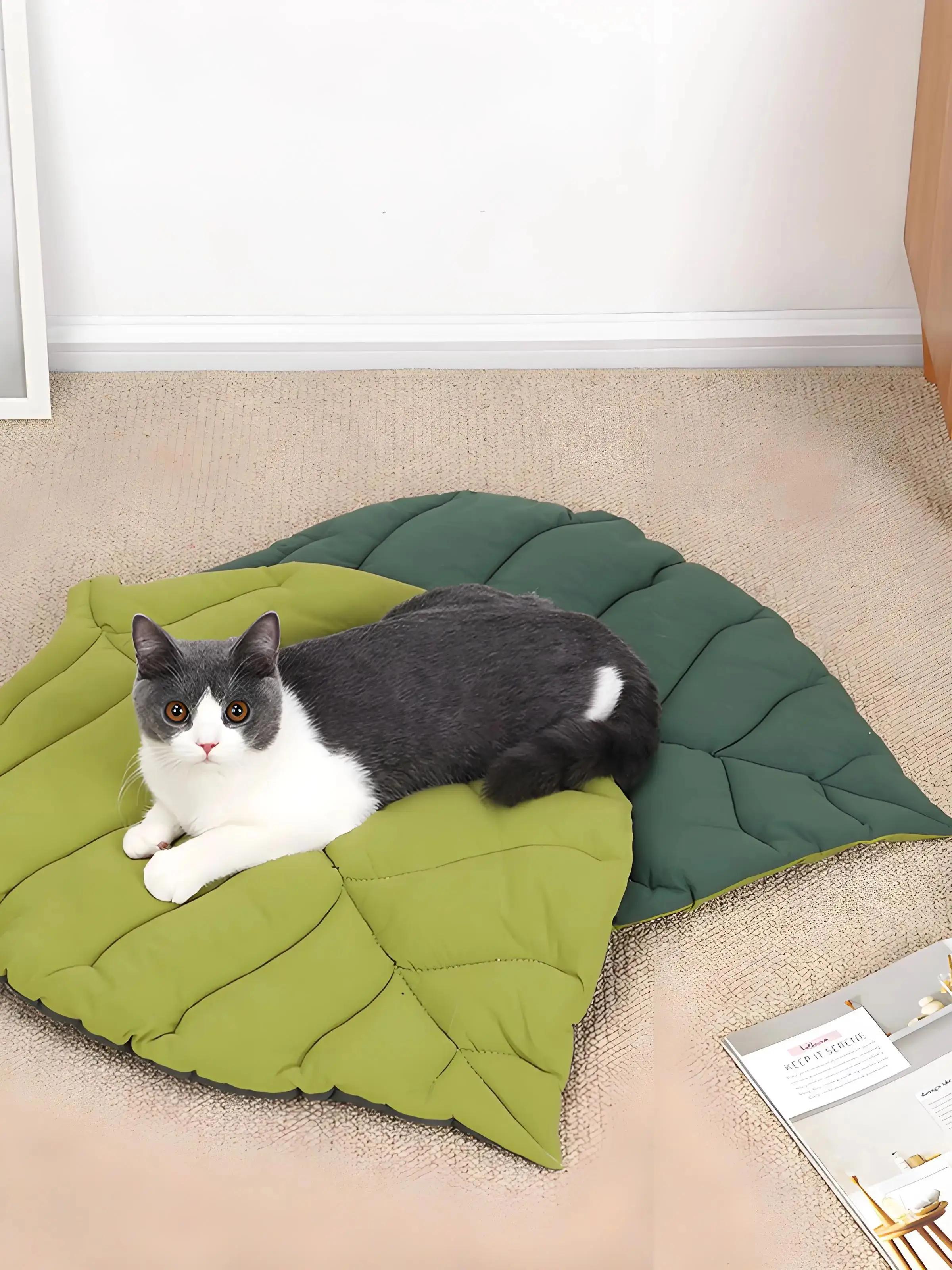 

4-Season Pet Sleeping Pad - Durable Leaf Design Mat for Cats & Dogs, Cage or Floor Use 68cm зелёный